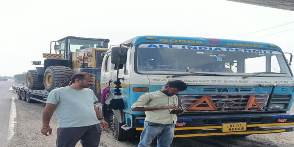 नो-पार्किंग में खडे छह भारी वाहनों पर लगा 71,950 का जुर्माना