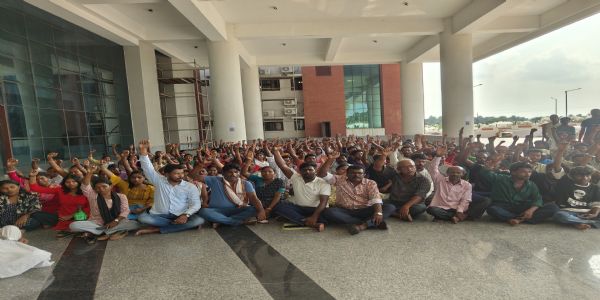 नौकरी की मांग को लेकर छात्र समन्वय समिति ने दिया धरना
