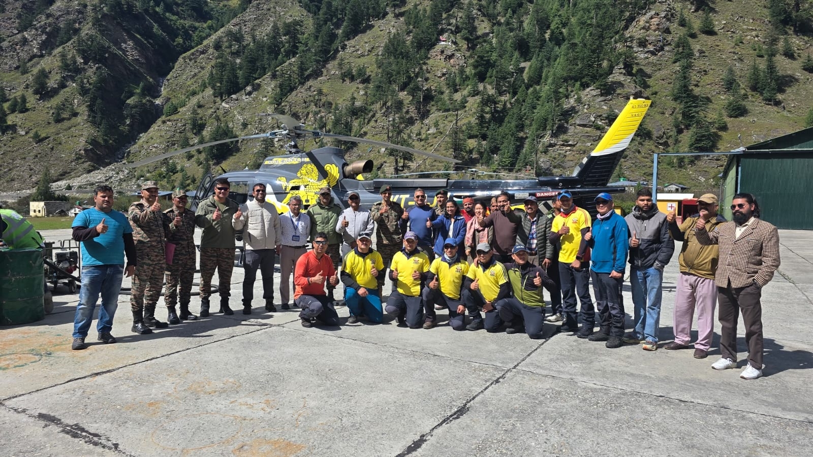 रेस्क्यू अभियान पूरा करने के बाद वापस लौटी रेक्स्यू टीम के सदस्य रेस्क्यू अभियान पूरा करने के बाद वापस लौटी रेक्स्यू टीम के सदस्य