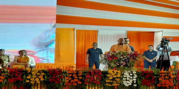 फर्रुखाबाद : मुख्यमंत्री योगी ने बाढ़ प्रभावित इलाकों का किया हवाई सर्वे, 995 पीड़ितों को राहत सामग्री व 31 परिवारों को दिया जमीन का पट्टा