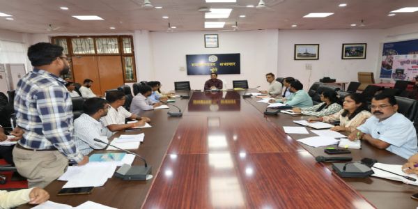 हर घर तक नल से पानी पहुंचाने की योजना समय पर पूरी करें : उपायुक्त