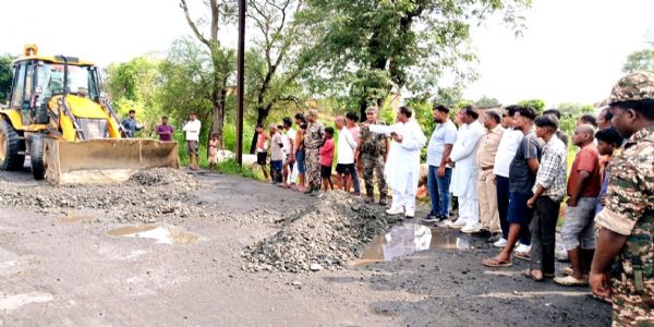 गड्ढों से बदहाल दो सड़कों की विधायक ने शुरू कराई मरम्मत