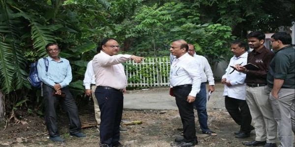 इंदौरः संभागायुक्त ने किया शासकीय स्वशासी अष्टांग आयुर्वेद महाविद्यालय का निरीक्षण