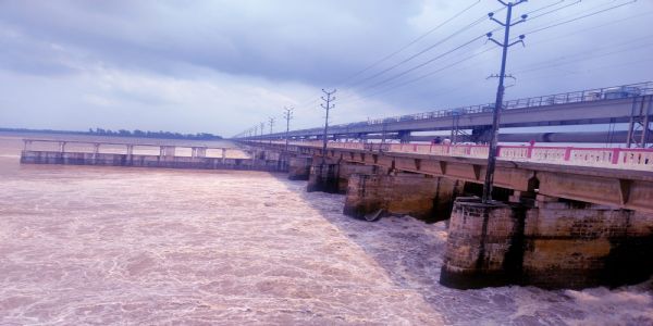 सोन नदी के जल स्तर में कमी, बाढ़ प्रभावित गांवों में कम हो रहा पानी