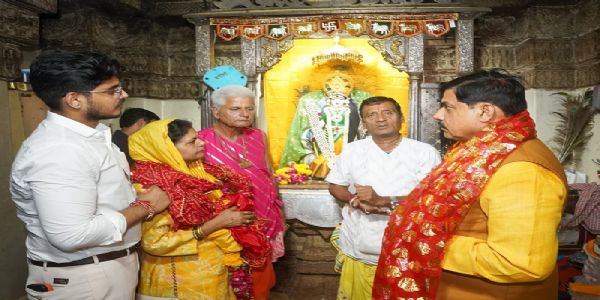 मप्रः मुख्यमंत्री डॉ. यादव ने द्वारिका में प्राचीन रुक्मणी माता मंदिर में किए दर्शन