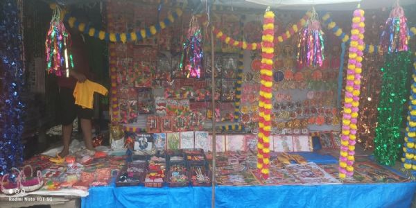 फर्रुखाबाद: जन्माष्टमी की पूर्व संध्या पर गुलजार हुए बाजार