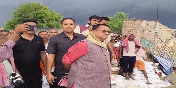 राघोपुर तटबंध पर गंगा का भीषण पलटवार, पथ निर्माण मंत्री के हस्तक्षेप के बाद युद्धस्तर पर बचाव कार्य जारी