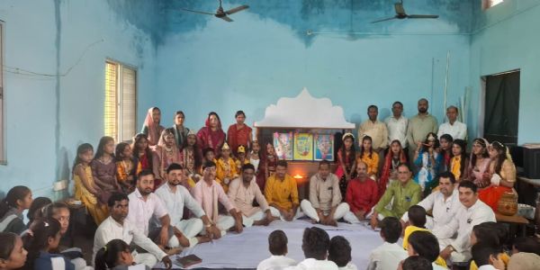 कृष्णमय हुए विद्या भारती के विद्यालय, नन्हे-मुन्हे बने कान्हा तो गूंजे भजन, कर्मयोग का दिया संदेश