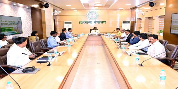 जिलों में सैटेलाइट टाउनशिप विकसित करने की संभावना तलाशें: मुख्यमंत्री