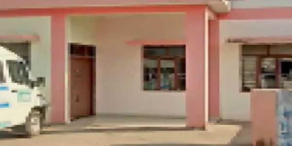 दतियाः नौ साल से लोकार्पण की बाट जोह रही मृदा परीक्षण प्रयोगशाला, भवन में पड़ने लगीं दरारें