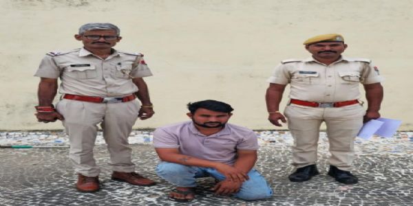 डूंगरपुर पुलिस की बड़ी कार्रवाई : फर्जी एस्कॉर्ट सर्विस के नाम पर ठगी करने वाला शातिर आरोपित गिरफ्तार