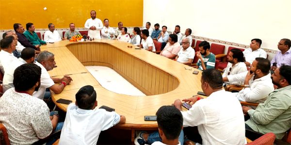 शुद्धिकरण मामले और राहुल गांधी पर प्राथमिकी के विरोध में कांग्रेस का हल्लाबोल