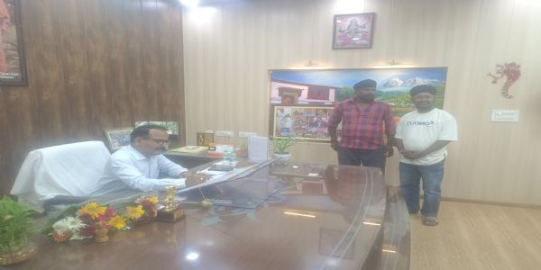 जयपुरबीसा की जर्जर संपर्क सड़क से ग्रामीण परेशान , डीएम से लगाई गुहार