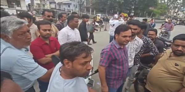 चुनाव से हटने के लिए निर्दलीय प्रत्याशी के घर छोड़े एक लाख रुपये, पुलिस ने किए जब्त