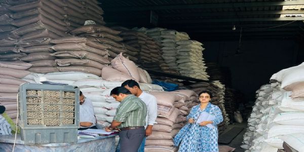 इंदौर: चॉकलेट फैक्ट्री में मिला निर्धारित सीमा से 375 क्विंटल अधिक शक्कर का स्टॉक, जब्त