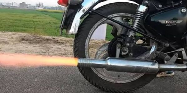 बलरामपुर : रामानुजगंज में नाबालिग बाइक राइडर्स पर सख्ती की तैयारी, मॉडिफाइड साइलेंसर वालों पर भी होगा शिकंजा
