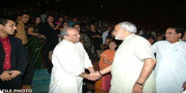 प्रधानमंत्री नरेंद्र मोदी के साथ गौरांग व्यास की फाइल फोटो प्रधानमंत्री नरेंद्र मोदी के साथ गौरांग व्यास की फाइल फोटो