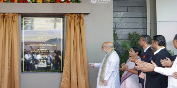 साकेत में केंद्रीय गृह मंत्री अमित शाह गुरुवार को मैक्स स्मार्ट सुपर स्पेशयलिटी अस्पताल का उद्घाटन करते हुए