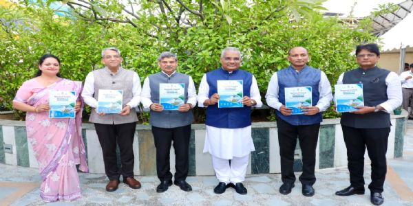 केंद्रीय पर्यावरण, वन एवं जलवायु परिवर्तन मंत्री भूपेंद्र यादव ने बुधवार को नई दिल्ली में नेशनल कोस्टल मिशन (एनसीएम) 2.0 के क्रियान्वयन के लिए दिशा-निर्देश जारी किए केंद्रीय पर्यावरण, वन एवं जलवायु परिवर्तन मंत्री भूपेंद्र यादव ने बुधवार को नई दिल्ली में नेशनल कोस्टल मिशन (एनसीएम) 2.0 के क्रियान्वयन के लिए दिशा-निर्देश जारी किए
