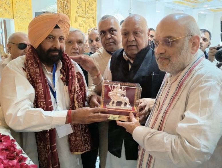 गृहमंत्री अमित शाह का स्वागत करते पंजाब भाजपा अध्यक्ष केवल ढिल्लाें गृहमंत्री अमित शाह का स्वागत करते पंजाब भाजपा अध्यक्ष केवल ढिल्लाें