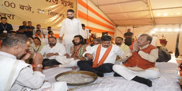 पितृ पक्ष के पावन अवसर पर सर्व समाज ने धनगांव में वीर सपूतों को दिया तर्पण