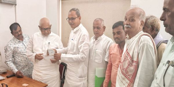 बाढ़ पीड़ितों की मदद को आगे आए विधायक दुलाल चंद्र गोस्वामी, सीएम राहत कोष में दिया एक माह का वेतन