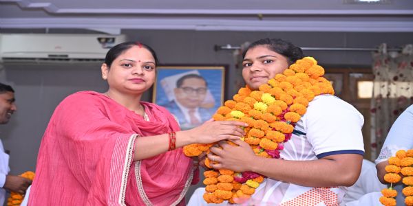 कौशांबी की बेटी हर्षिता ने कुश्ती में जीता स्वर्ण पदक