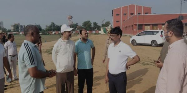 जिलाधिकारी ने जिला स्पोर्ट्स स्टेडियम का किया औचक निरीक्षण, खिलाड़ियों से की बातचीत