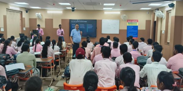 विद्यार्थी नई तकनीकी सीखने की प्रवृत्ति रखें : कुलपति