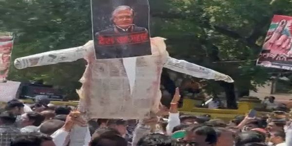 इंदौर में कांग्रेस का प्रदर्शन, सीईसी के इस्तीफे की मांग, हरसिद्धि चौराहे से कलेक्टर कार्यालय तक निकाली रैली