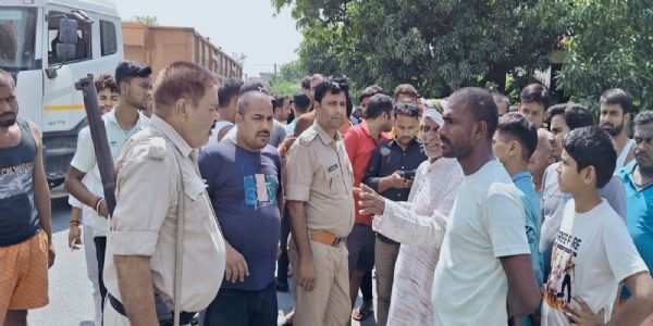 परीक्षा देने छपरा जा रहे भाई-बहन को पिकअप ने रौंदा, भाई की मौत, बहन पीएमसीएच रेफर