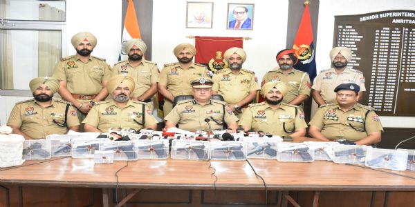 (अपडेट) पंजाब में नशा तस्करी के तीन नेटवर्क का भंडाफोड़, पांच गिरफ्तार, 3.26 किलो हेरोइन और 13 पिस्तौल बरामद