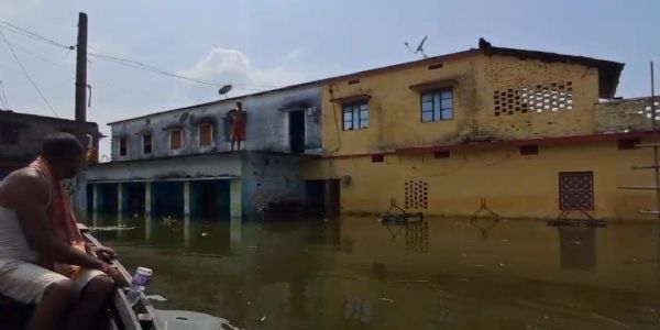 नवगछिया में गंगा और कोसी का रौद्र रूप: खतरे के निशान के पार पहुंची गंगा, निचले इलाकों में बढ़ा बाढ़ का खतरा