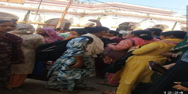 बिजनौर में समूह सखियों ने मानदेय बढ़ाने की मांग को लेकर सोंपा ज्ञापन