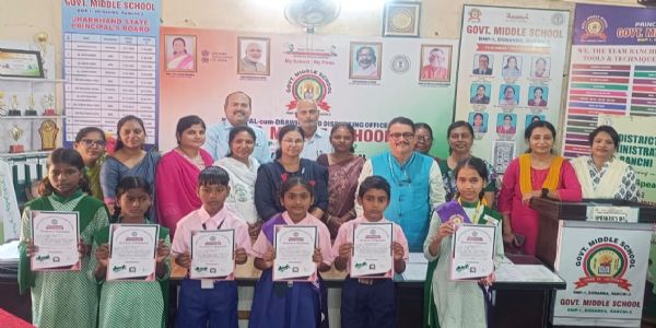रांची स्पीक्स प्रतियोगिता में फहद अराफात और रोशनी कुमारी ने मारी बाजी