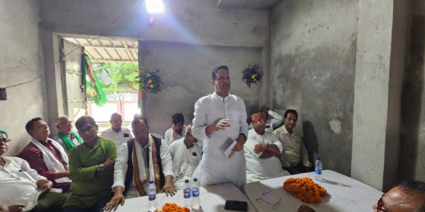 शाहकुंड में राजद की प्रखंड स्तरीय बैठक आयोजित, भ्रष्टाचार और बाढ़ मुआवजे को लेकर सरकार पर बरसे डॉ. चक्रपाणि हिमांशु