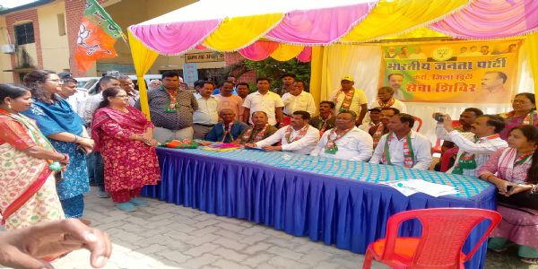 भाजपा ने कर्रा प्रखंड मुख्यालय में लगाया सेवा शिविर