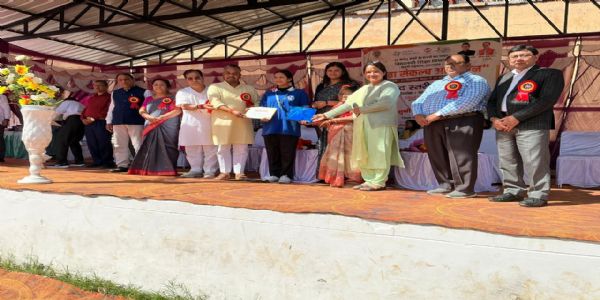 चित्रकला प्रतियोगिता में शालिनी, जाह्नवी और आयुष ने मारी बाजी