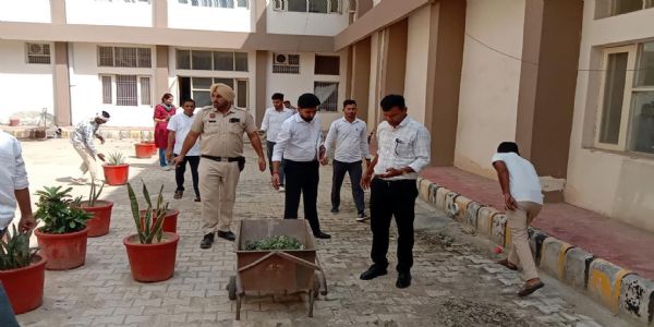 फतेहाबाद : एसडीएम ने लघु सचिवालय, नगरपालिका कार्यालय, शहीद उधम सिंह चौक का किया निरीक्षण