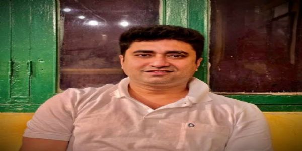 डानकुनी टोल प्लाजा के सामने माकपा नेता शतरूप घोष की कार को लॉरी ने मारी टक्कर