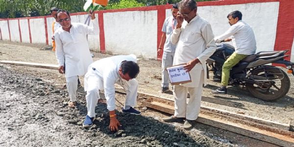 अशोकनगर: इंजी.विधायक ने पकड़ा सडक़ में भ्रष्टाचार का पेच!
