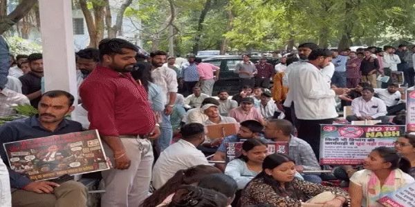 छह महीने से आयुष्मान का भुगतान अटका, भोपाल में निजी अस्पताल एसोसिएशन का प्रदर्शन