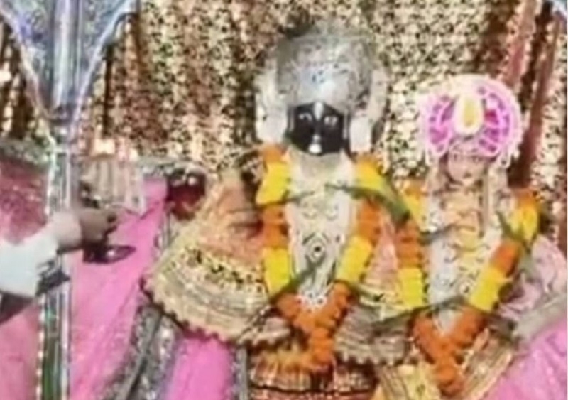 दुल्हन की तरह सजा पन्ना का जुगल किशोर मंदिर दुल्हन की तरह सजा पन्ना का जुगल किशोर मंदिर