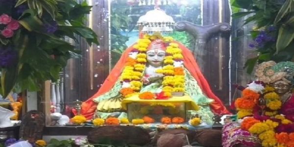 उज्जैन का सांदीपनि आश्रम को फूलों से सजाया उज्जैन का सांदीपनि आश्रम को फूलों से सजाया