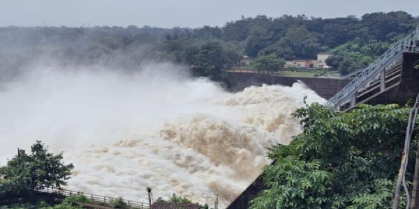 मैथन एवं पंचेत से एक लाख क्यूसेक पानी छोड़ा गया, बराकर एवं दामोदर के निचले इलाकों में चेतावनी जारी