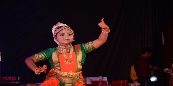 रायपुर में तिरंगा फेस्ट ने रचा नया रंगमंच, ‘गुरु वंदन’ ग्रैंड फिनाले में 30 प्रस्तुतियों ने बांधा समां