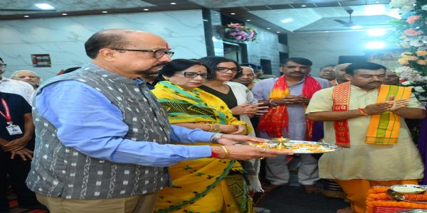 राज्यपाल रमेन डेका ने कृष्ण जन्माष्टमी के अवसर पर बांके बिहारी मंदिर में की पूजा-अर्चना