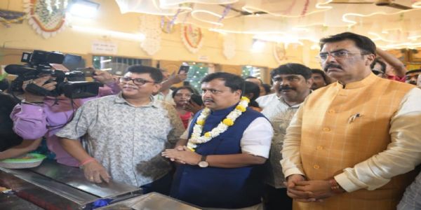 जन्माष्टमी पर पटना पहुंचे भाजपा के राष्ट्रीय अध्यक्ष नितिन नवीन, गौरिया मठ में की पूजा-अर्चना