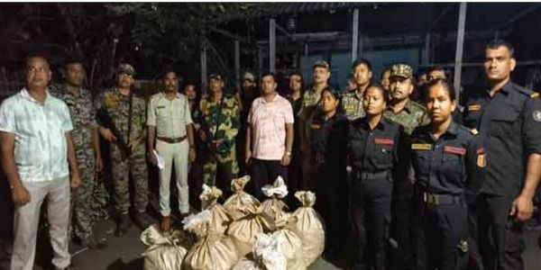 पुलिस और बीएसएफ का संयुक्त छापेमारी में 455 किलो से ज्यादा सल्फर बरामद