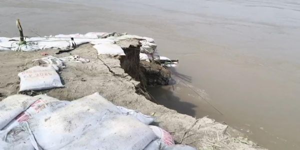 कटाव से खरीक प्रखंड के राघोपुर क्षेत्र में चिंता, रेलवे लाइन की ओर कटाव बढने से स्थिति संवेदनशील